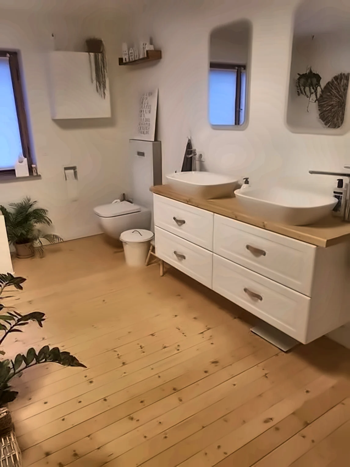 Modernes Badezimmer